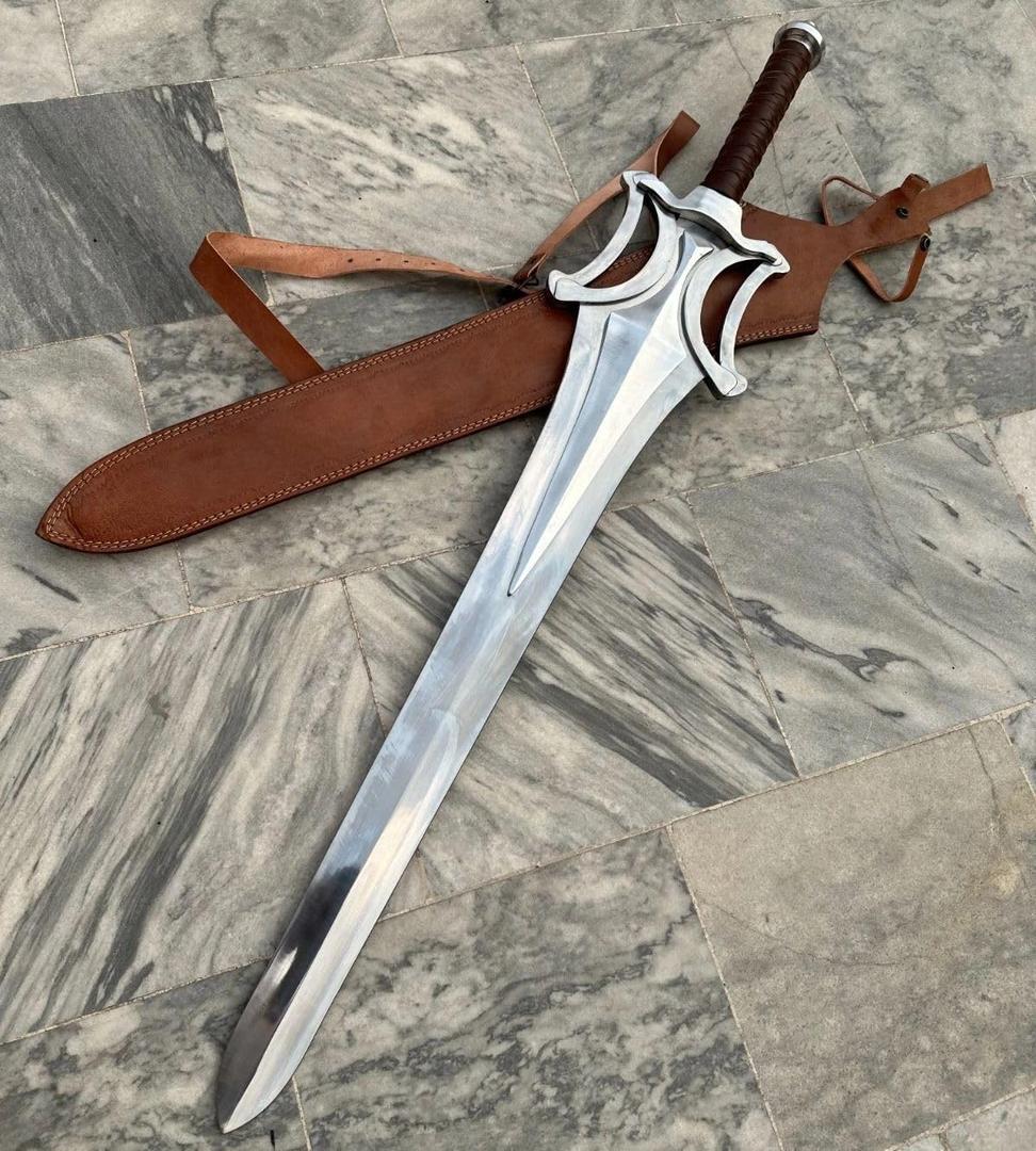 38He-Mans Power Sword, 1:1 Full Size Fantasy Display Prop
30" High Carbon Steel Blade, 10" Leather Wrapped Handle, Handcrafted Collector Quality Replica with Premium Sheath