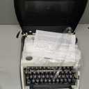 Manual Typewriter White Vintage-Style Writing Machine with Carrying Case, 2 Ink Ribbons and 100 Kraft Sheets Included, Classic Desk Display Decor, Creative Writing Tool
