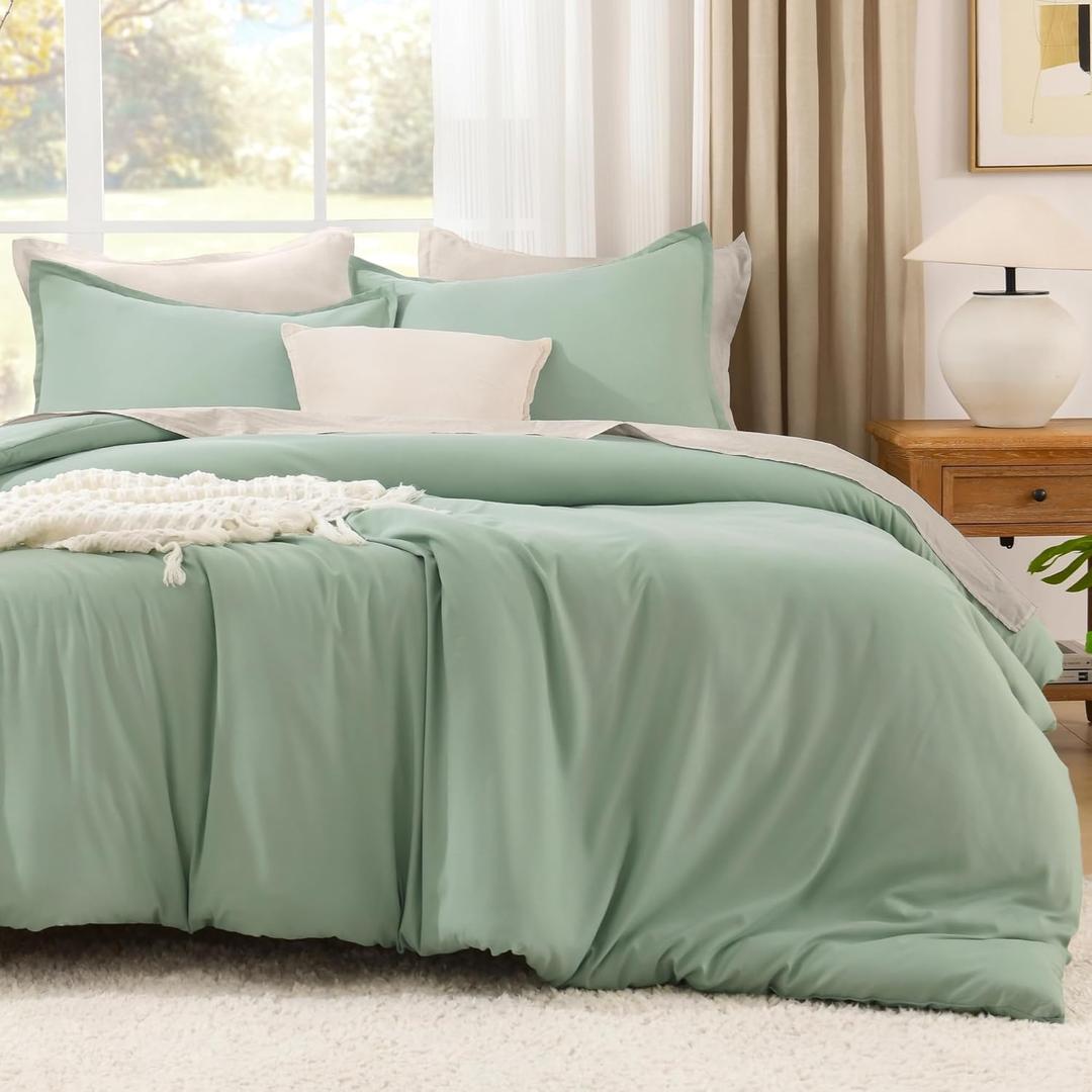 Litanika Oversized King Comforter Set 120x120, 3 Pieces Sage Green Super King Lightweight Solid Bedding Set, All Season Fluffy Bed Set Quilt Blanket
