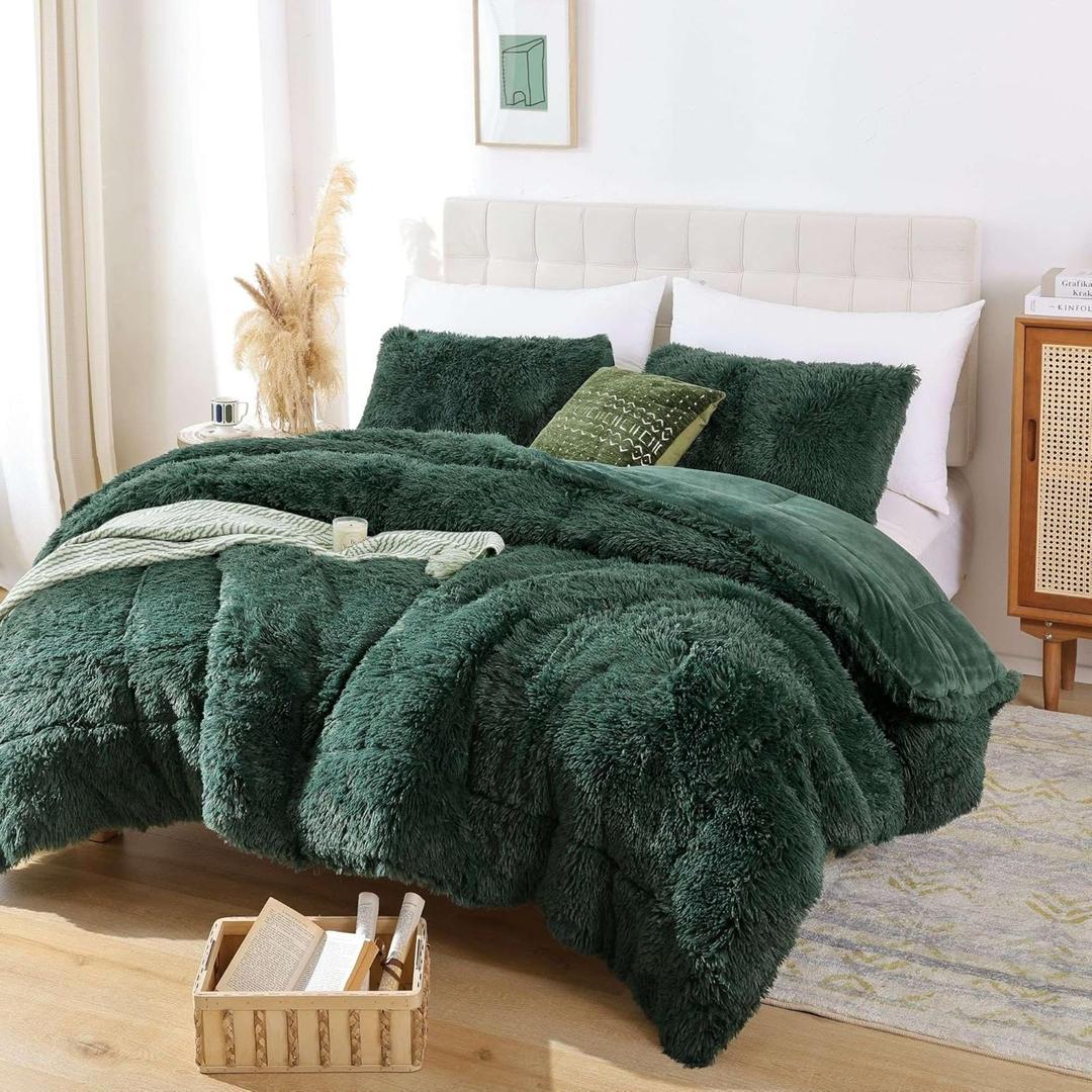 Smoofy Fluffy King Size Comforter Set, Faux Fur Comforter Set, Luxury Fuzzy King Bedding Set, Soft Shaggy Bed Set for All Season, 3 Pieces - 1 Comforter & 2 Pillowcases, Dark Green
