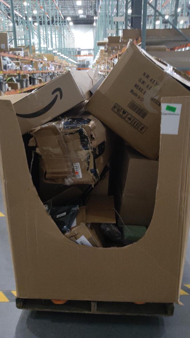 Pallet of salvage items