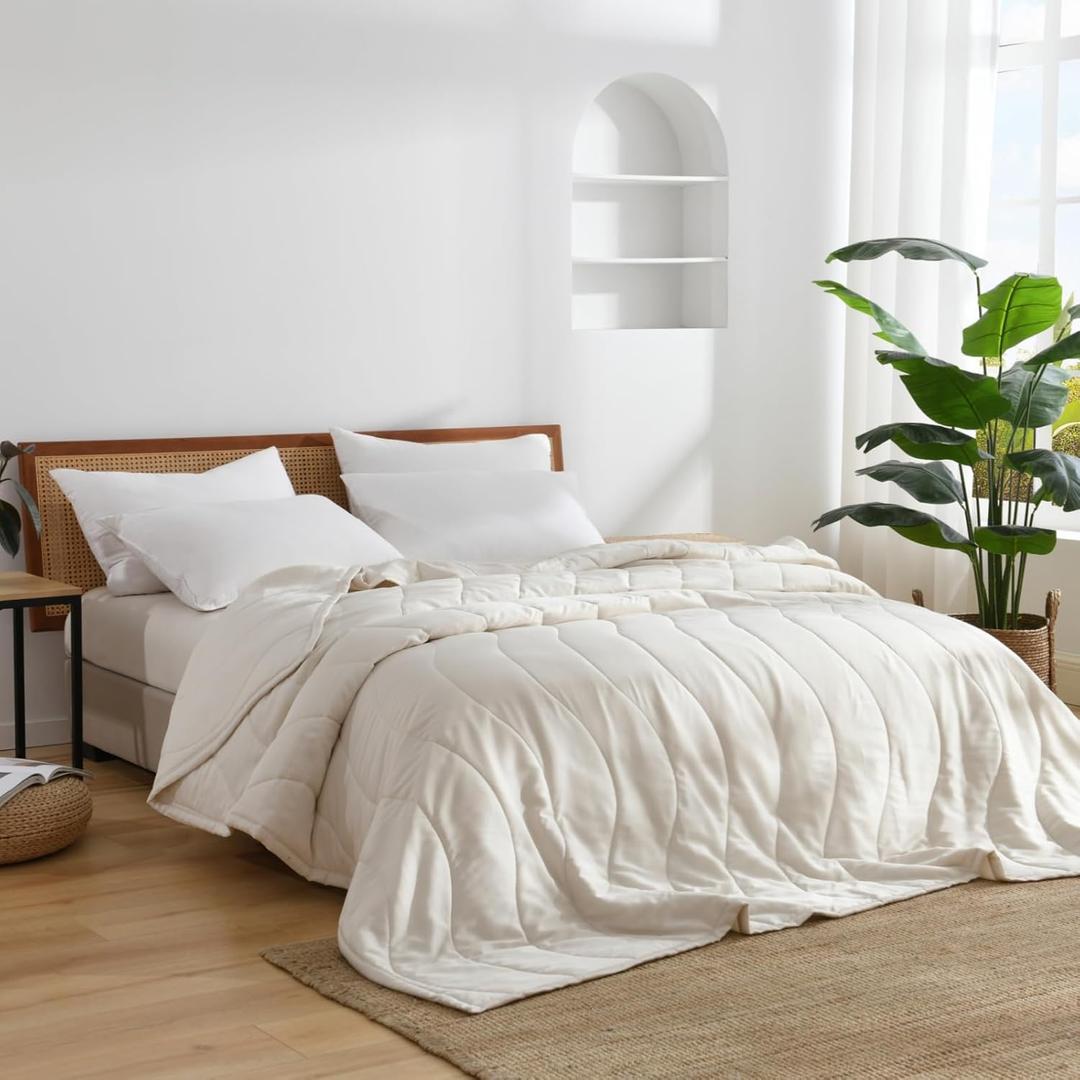 NATUREFIELD Cooling Blanket Twin Size, Bamboo Rayon Lightweight & Breathable Spring Summer Quilt, Silky Soft S-Shape Quilted Bedding, Machine Washable Comforter, 68" x 90" (Ivory)