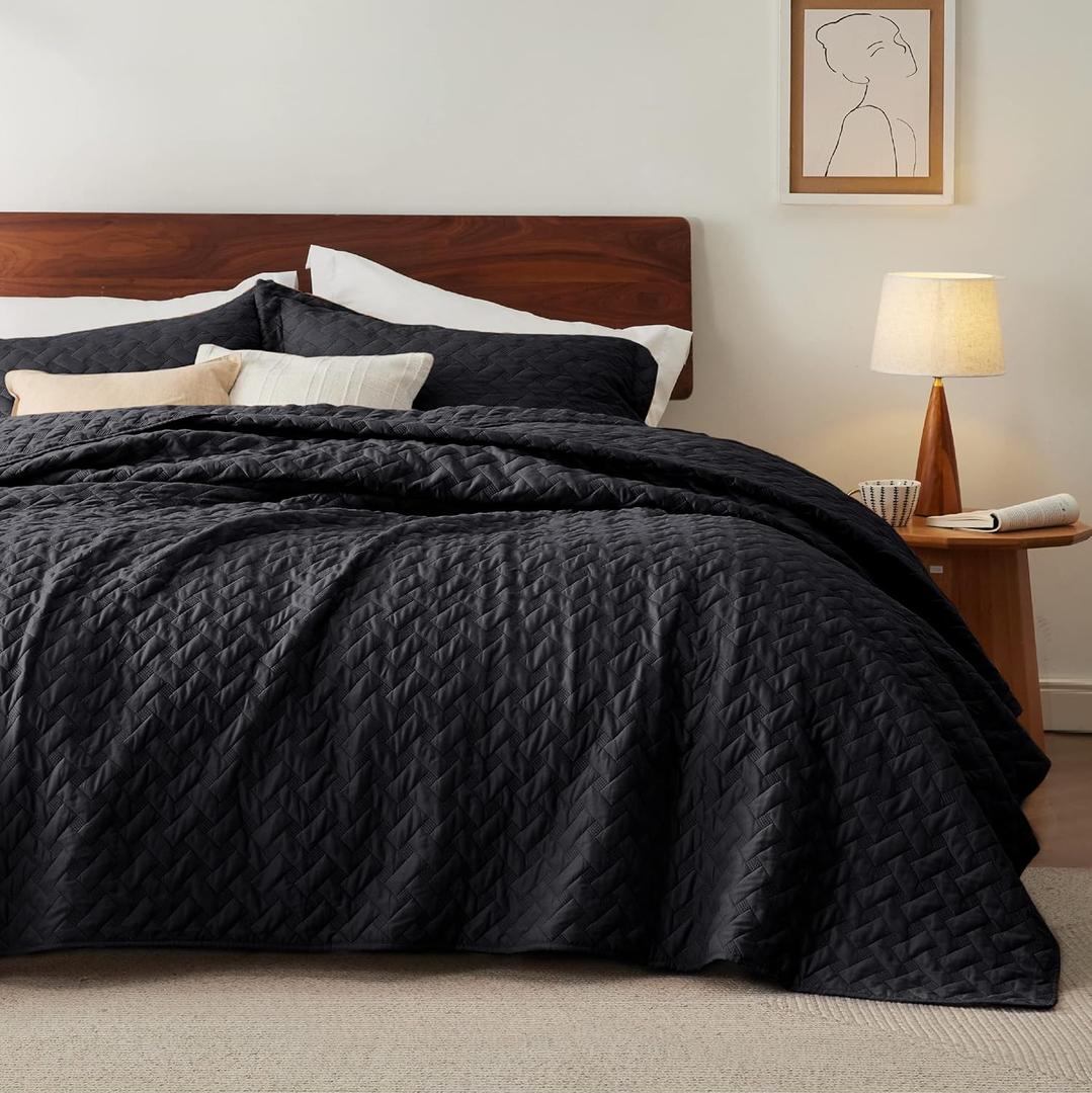 Bedsure Quilts Queen Size - Lightweight Bedspreads Queen Size with Basket Weave Pattern, Soft Quilt Bedding, Black Comforter Coverlet for All Seasons (90" x 96")