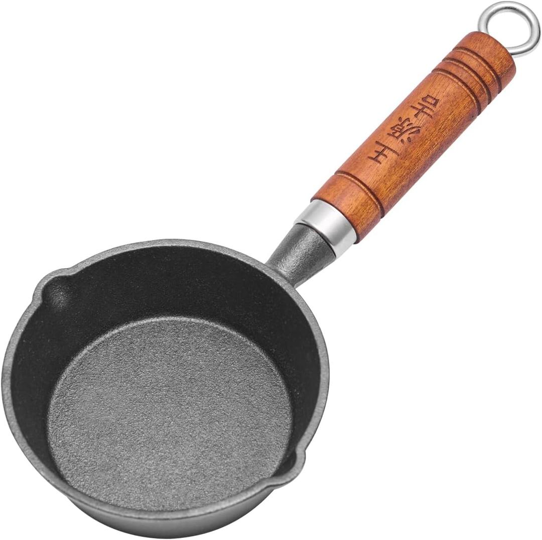 WANGYUANJI 5.1-Inch Cast Iron Melting Pot, 13.5-oz Butter Warmer Mini Sauce Pan with Wood Handle, Flat-Bottom Basting Pot with Pour Spout, Pre-Seasoned for Grill, Smoker & Stovetop