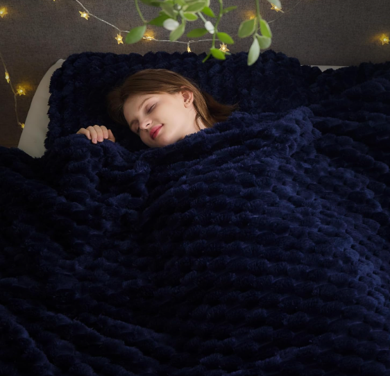 NEWCOSPLAY Super Soft King Blanket Dark Navy Premium Silky Flannel Fleece 3D Clouds Stylish Jacquard Lightweight Bed Blanket All Season Use 350GSM (Dark Navy, King(90"x110"))