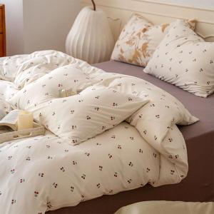 Cherry Duvet Cover Queen Size Red Cherry on White Bedding Set with Zipper Closure 3 Pieces Kids Girls Cherry Pattern Soft Microfiber Comforter Cover Set with 2 Pillowcases