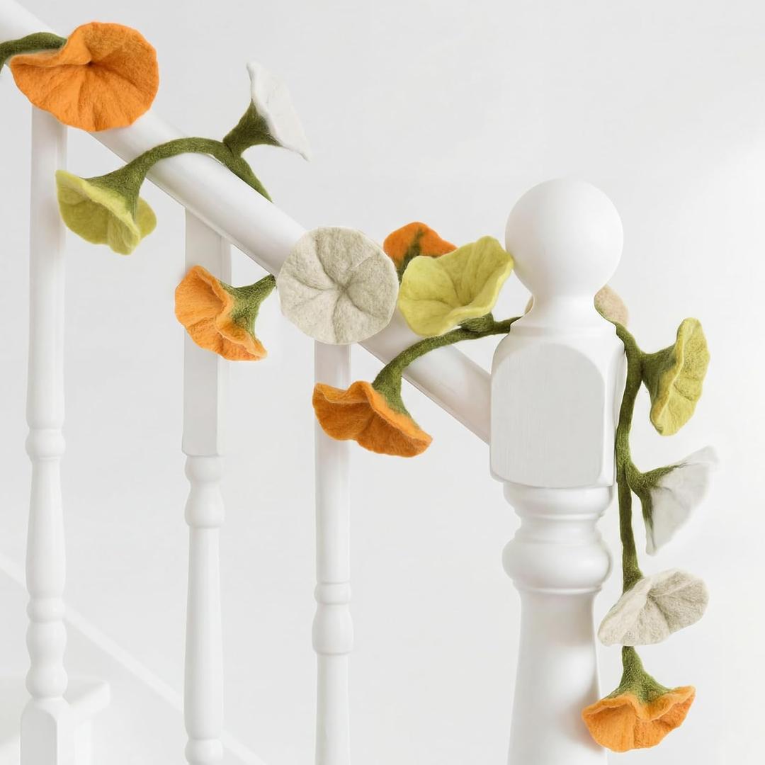 XunYee 5.6 ft Wool Felt Flower Garland Hand Felted Flower Strings for Wedding Party Floral Decor Mantle Decorations(Orange Colors,1 Pack)