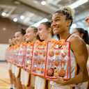 Sunnymove 24 Pcs Cheer Clear Plastic Gift Bags with Handles 10 x 7 x 3.1 Inch Reusable Clear Goodie Snack Treat Gift Bags with Ribbon for Cheerleader Teammates Sport Party Supplies (Basketball Bow)