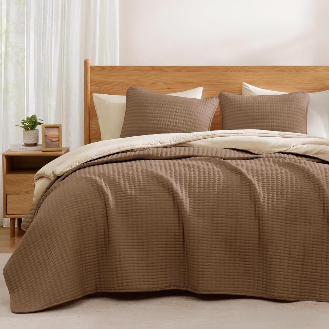 WRENSONGE Queen Quilt-3 Pieces Lightweight Bedspreads Brown Queen Size Quilt Bedding Set for All Seasons, Soft Summer Blanket with 2 Pillow Shams Suitable for Bed, Couch (Full/Queen (90"x 94"))