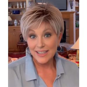 SEVENCOLORS Short White Blonde Pixie Cut Wigs for Women Layered Fluffy Mixed Blonde Wigs with Dark Roots Synthetic Hair Short Wig for White Women