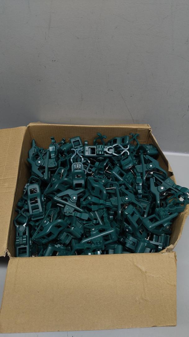C7 C9 Christmas Lights Spring Clips, 100 Count Holiday Lights Quick Spring Clips, Shatterproof Shingle and Gutter Clips for E12, E17Socket, Rope Lights Roofline Fence Railing Mantel Christmas Trees