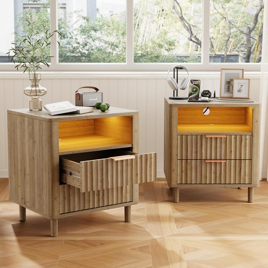 CozyMine Fluted Nightstand Set of 2, 2 Drawers Storage Bedside Table with Charging Station, Wood Modern Nightstand with Open Shelf, Curved Profile Design, End Table for Indoor Room Bedroom, Oak