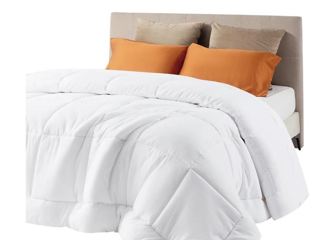 Bedsure Comforter Duvet Insert - Quilted Comforters Queen Size, All Season Duvet, GentleSoft Down Alternative Bedding, with 8 Tabs, Gifts for Women/Men, White, Queen 88 x 88 Inches