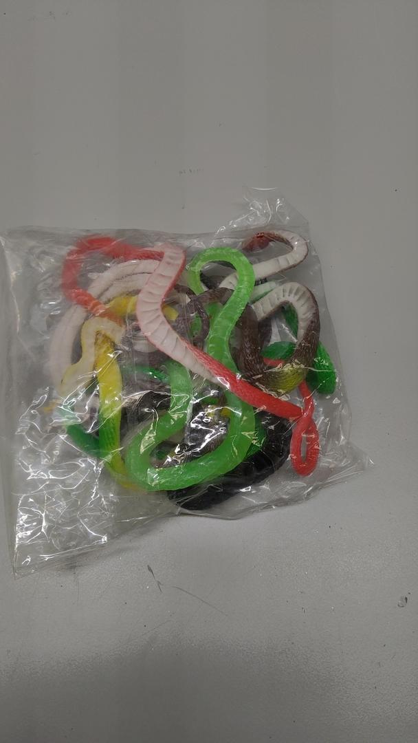 Fake Snake, 8 Pcs Rubber Snake Toys Realistic Keep Birds Away, Plastic Fake Rattlesnake Garden Pranks for Adults, Halloween Prop, April Fools'Day, Party Favors