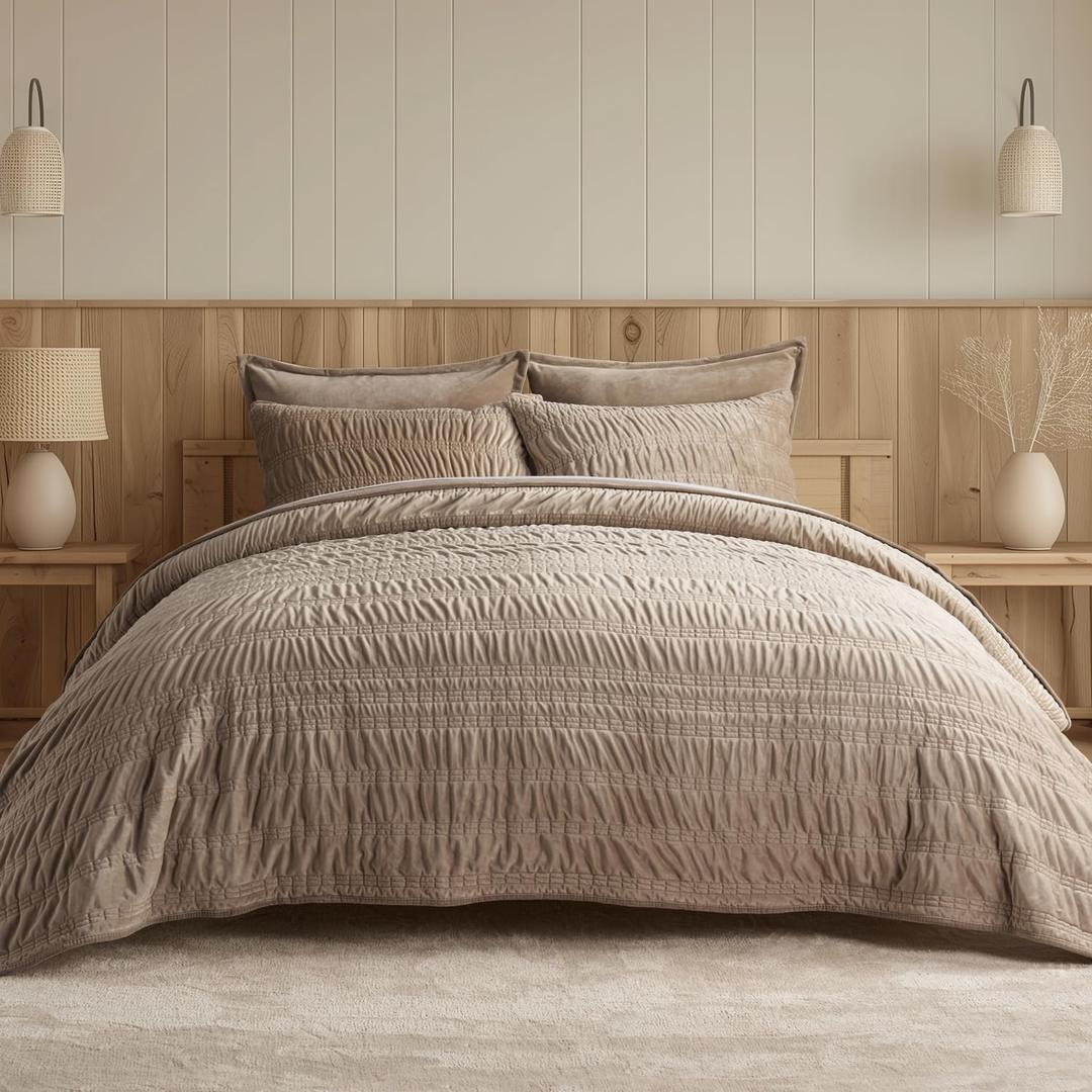 EVERGRACE Velvet Quilt King Size, Luxury Velvet Bedding Set, Ultra Soft Ruched Quilt Sets, Lightweight Comforter Vintage Textured Bedspread Coverlet with 2 Shams for All Season, Khaki Tan
