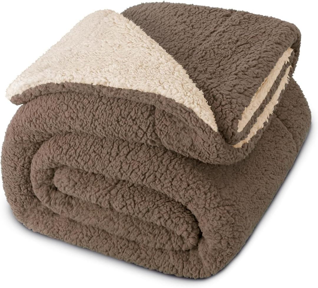 Exclusivo Mezcla Reversible King Size Sherpa Blanket, Thick and Warm Fleece Blankets for Winter, Soft Plush Fluffy for Bed, 90x104 Inches, Brown/Khaki