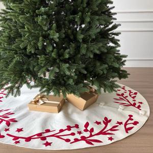 60-Inch Western Wool Felt Christmas Tree Skirt with Stitched Winter Garland Border and Button Closures, Cherry (Ivory)
