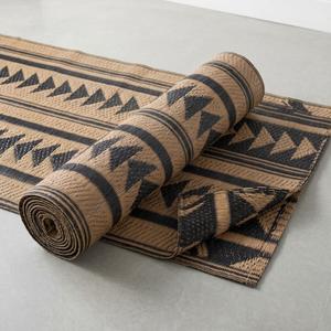 Reversible Geometric Outdoor / Indoor Plastic Straw Rug