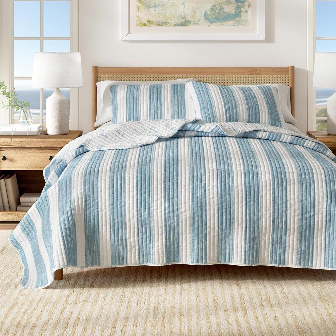 King Coastal Quilt Bedding Set, Summer Coastal Quilt with Shams, Beach 3-Piece Reversible All Season Bedspread Quilt Set. Lightweight Nautical Quilted Coverlet. Casco Bay Collection, Blue., King / California King
