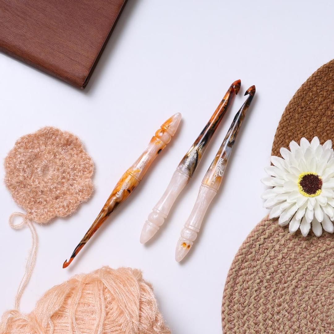DAIZ CROCHET Ergonomic Handle Crochet Hooks 6.5" Resin Crochet Hooks Knitting Needle and Craft Yarn Weave 5.5 mm Jupiter Resin