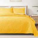 Exclusivo Mezcla Queen Quilt Bedding Set, Lightweight Soft Bedspreads Coverlets with 2 Pillow Shams, Modern Bright Yellow Quilts Queen Full Size for All Seasons