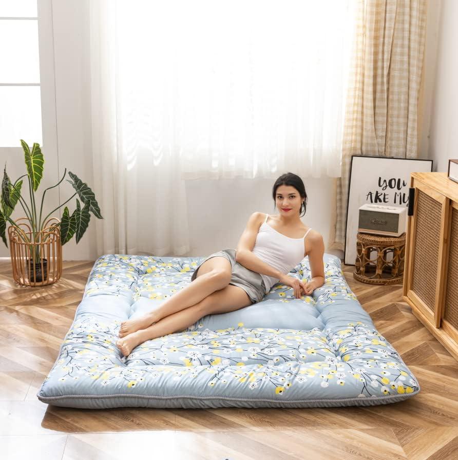 MAXYOYO Little Floal Japanese Futon Floor Mattress, Bed Mattress Topper Portable Thick Sleeping Pad Floor Bed Roll Up Camping Mattress Folding Couch Bed Mattress Pad for Guest Room, Queen Size