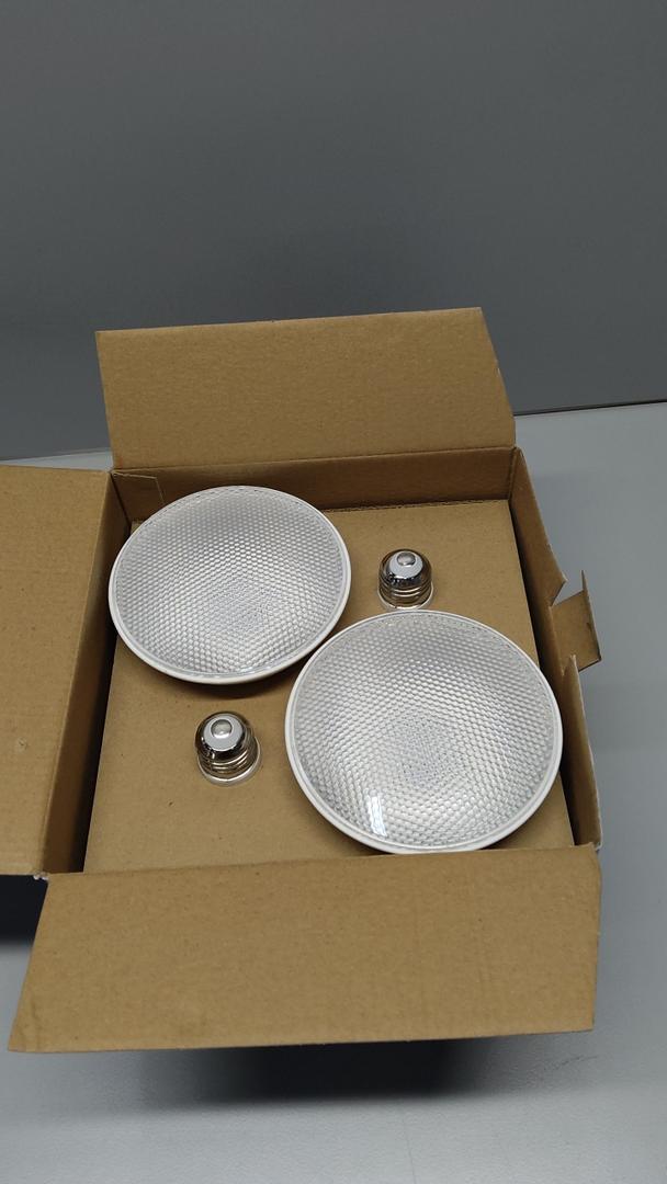 FLOOD LIGHT PAR38 DUSK TO DAWN 4 prs