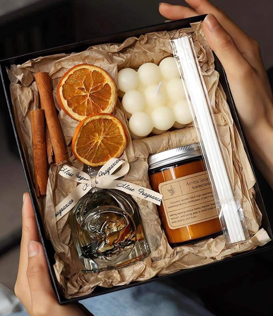 Candles Gift Set. Scented Candle and Aroma Reed Diffuser. Aromatherapy. Candle Set for Christmas, New Year. Aroma Set. Housewarming. Birthday. Present for Women and Men. English Pear and Freesia