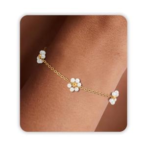 Daisy Bracelet Dainty Daisy Jewelry for Women, Flower Bracelet 14K Gold Plated Pearl Bead Floral Jewelry as Wedding Birthday Gifts for Her, Cute Charm Beach Braclets as Summer Accessories
