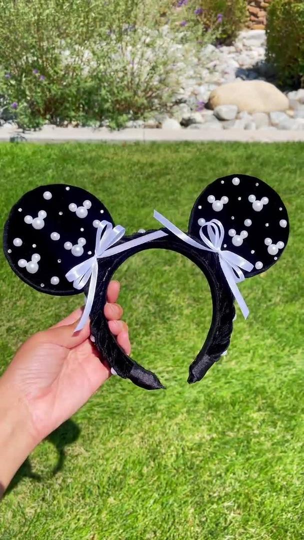 Disney-style Minnie Mouse ear headband by Batsys