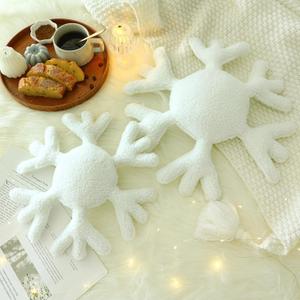 Soaoo 2 Pcs Winter Snowflake Pillow Decorative Winter Snowflake Throw Pillows Soft Plush Pillow White Snowflakes Shaped Pillows for Couch Sofa Bedroom Decoration 15.7 Inch, 11.8 Inch