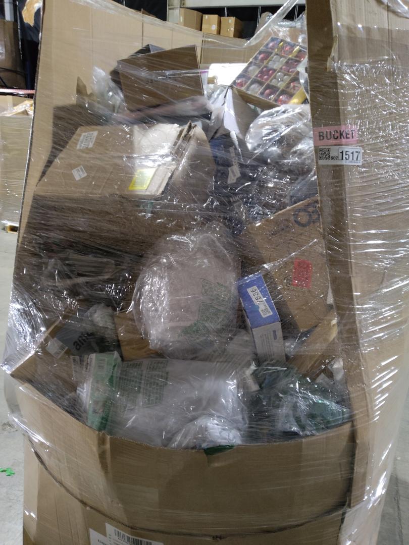 Pallet of salvage items