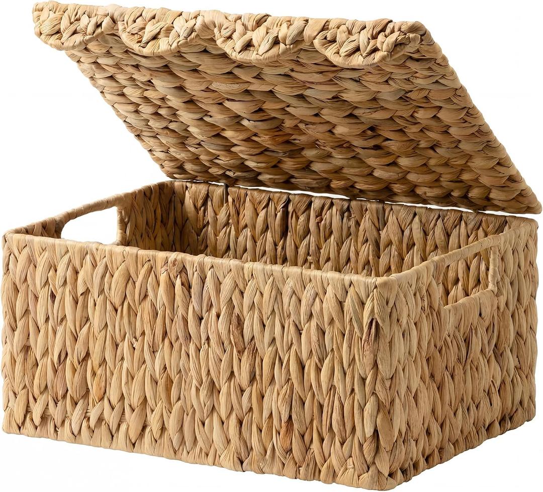 StorageWorks Scalloped Wicker Basket with Lid, Large Water Hyacinth Basket, Natural(Water Hyacinth), 16½" L x 13" W x 7½" H