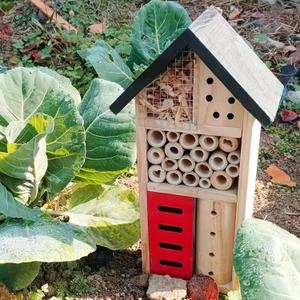 Insect Hotel Hanging Bee House Wooden Insect House, Natural Habitat for Beneficial Bees, Bugs, Butterflys, Ladybirds Garden Yard Home (Medium)