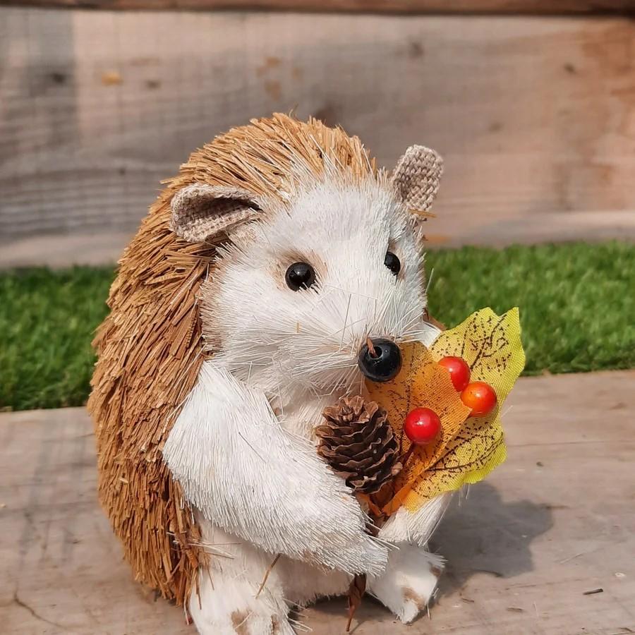 Straw Hedgehog Figurine Small Animal Figurines for Indoor Tabletop Decor Animal Ornaments for Home Office Seasonal Decoration, 3Pcs