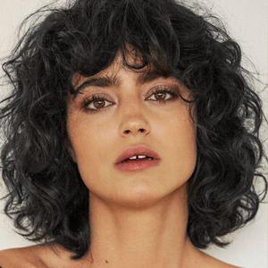 Kaneles Black Curly Short Wigs for Women Bob Wig with Bangs Natural Looking Synthetic Full Wigs for Cosplay Daily Party Use
