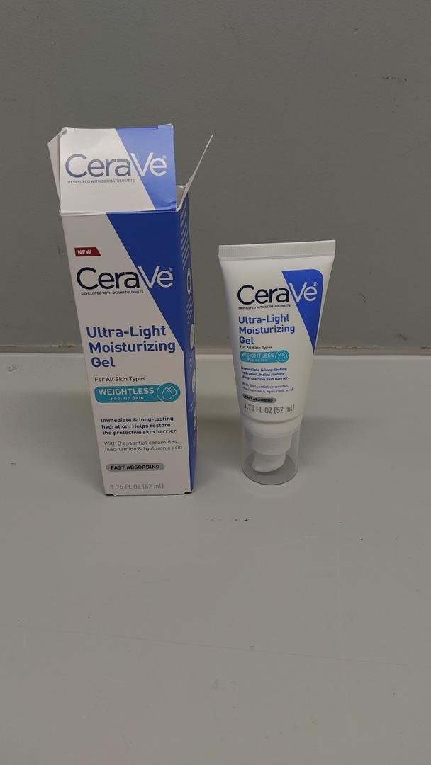 CeraVe Ultra-Light Moisturizing Gel, Hydrating Gel Face Moisturizer For Men & For Women with Ceramides, Niacinamide, Hyaluronic Acid, Fragrance Free, Oil-Free, Mattifying Moisturizer, 1.75 FL Oz