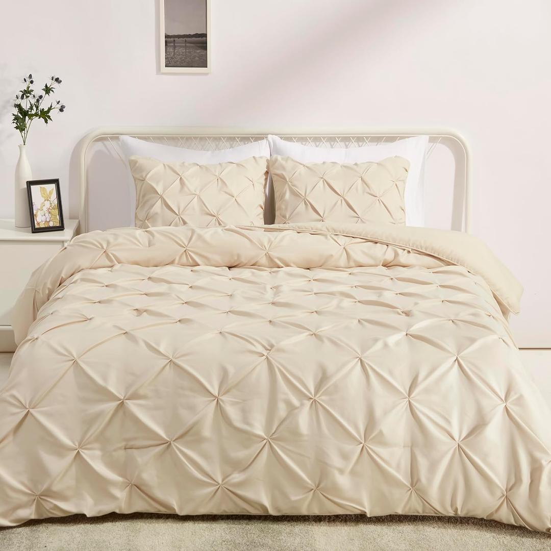 Amazon Basics All-Season Down-Alternative 3-Piece Comforter Bedding Set, Soft Lightweight Microfiber, Pinch Pleat Design, King, Beige