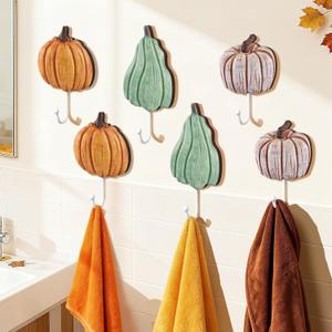 6PCS Vintage Thanksgiving Pumpkin Wall Hooks Gift Fall Rustic Wooden Wall Mounted Key Hanger Holder Autumn Harvest Rustproof Towel Hooks for Bathroom Entryway Farmhouse Thanksgiving Decorations