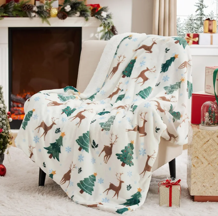 Bedsure White Christmas Throw Blanket - Soft and Warm Sherpa Christmas Reindeer Throw Blankets for Couch, Sofa, Bed, Decoration Gift 50"x60"