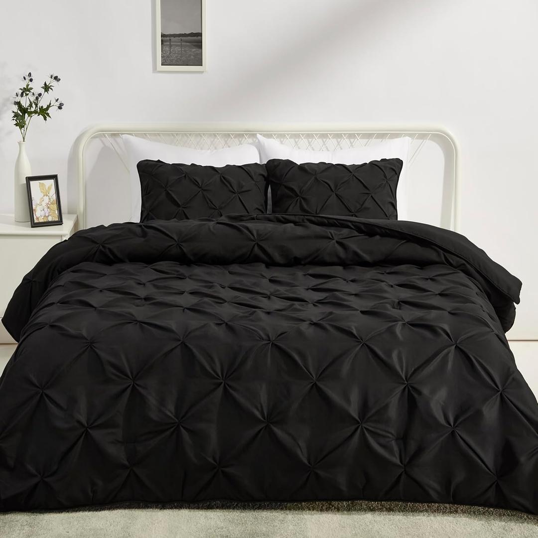 Amazon Basics 3-Piece All-Season Soft Down-Alternative Comforter Bedding Set, Pinch Pleat Design with Piped Edges, Full/Queen, Black