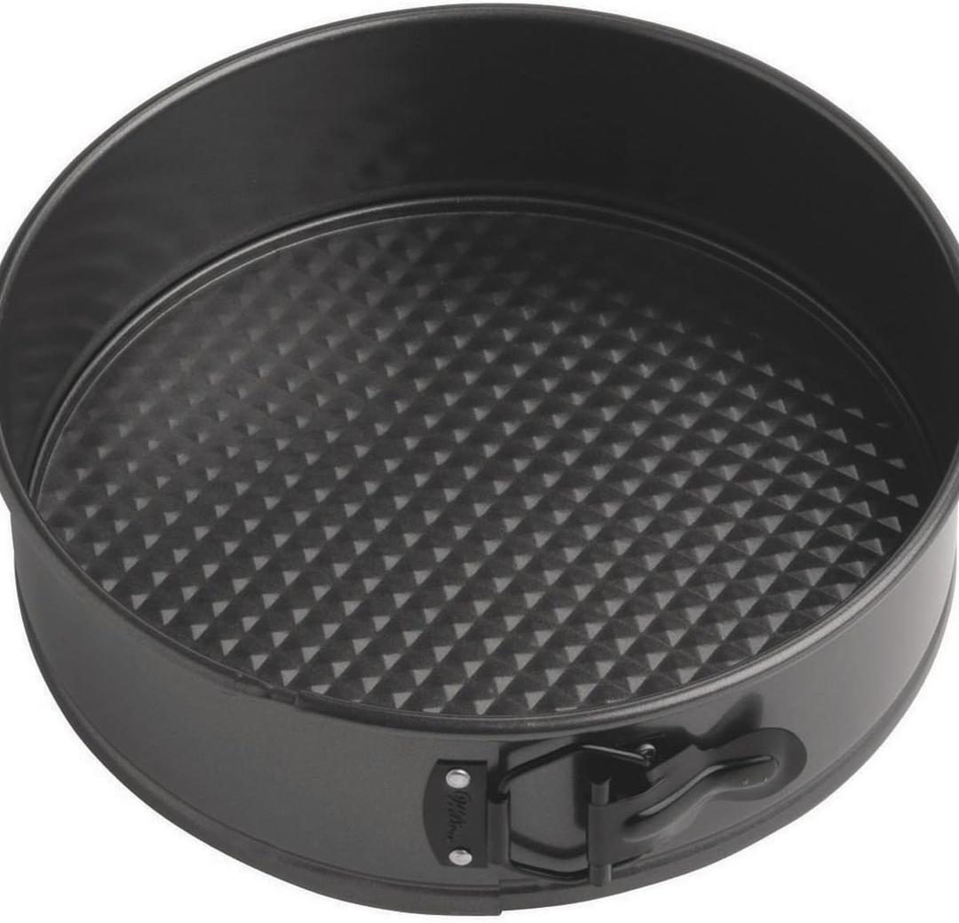 Wilton Gold Premium Non-Stick Warp-Resistant Bakeware, Made without PFAs, Springform Pan, 9 x 2.75 in, Packaging May Vary