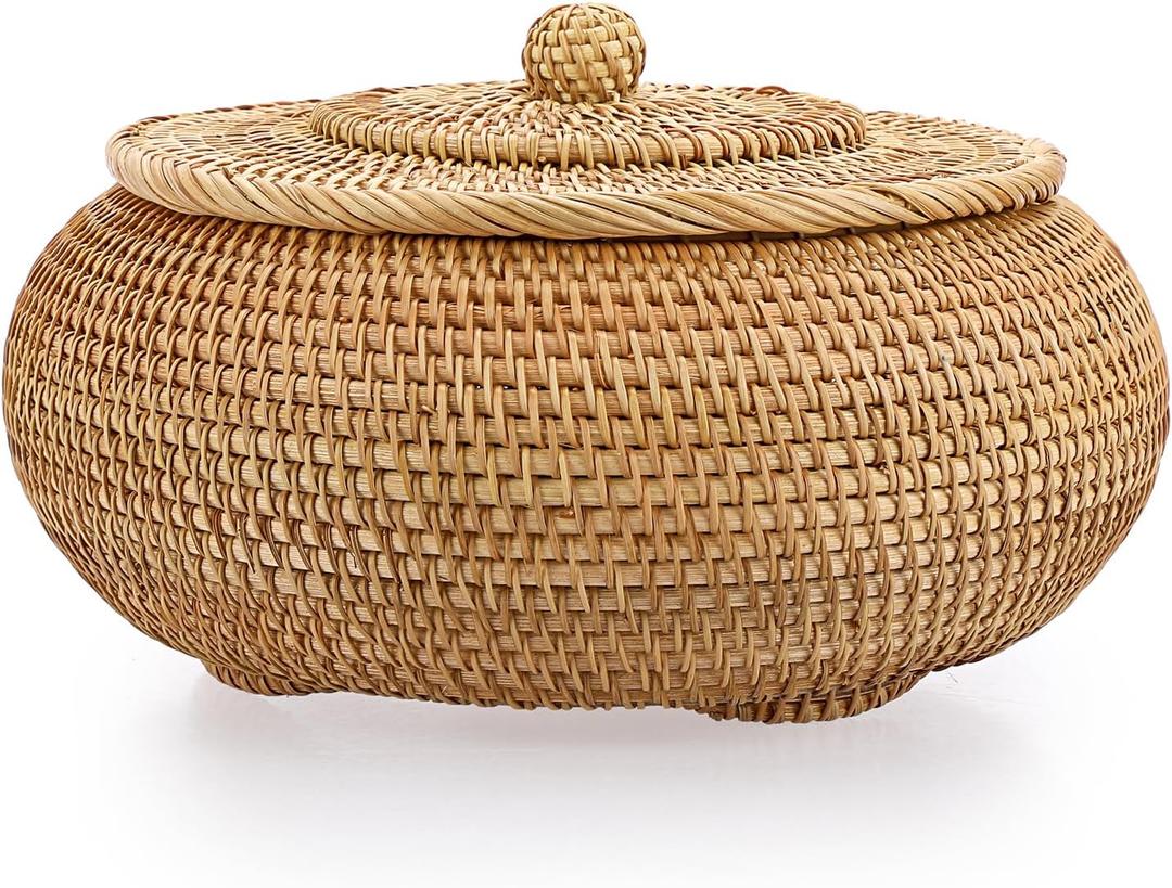 Hipiwe Round Rattan Boxes with Lid Natural Woven Storage Basket Bin Multi-Purpose Wicker Tray Weaving Decorative Shelf Basket Farmhouse Picnic Bread Fruit Table Storage Basket (Large8.9"D x 4.7"H)