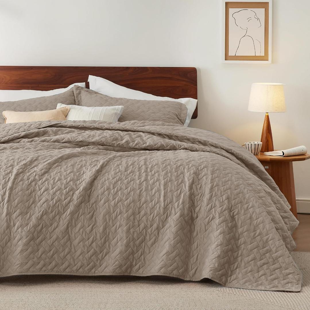 Bedsure Quilts King Size - Lightweight Bedspreads King Size with Basket Weave Pattern, Soft Quilt Bedding Set, Taupe Comforter Set Coverlet for All Seasons with 2 Pillow Shams (106" x 96") | Skin-Friendly Soft, All-Season Comfort, Breathable, Lightweight, Machine Washable