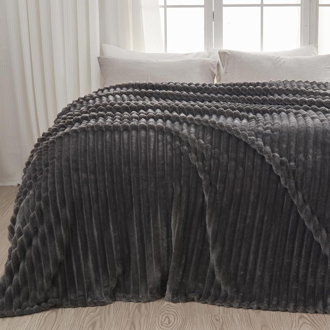 NEWCOSPLAY Super Soft Queen Blanket Grey Premium Silky Flannel Fleece 3D Ribbed Jacquard Lightweight Bed Blanket All Season Use (Grey Ribbed, Queen(90"x90"))