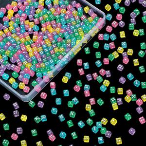 Poen 500 Pieces Mini Dice with Portable Plastic Box Casino Game 6 Sided Small Dice, 5mm Bulk Tiny Colored for Casino Night Parties Board Games Early Elementary Math Learning (Clear Multicolored)