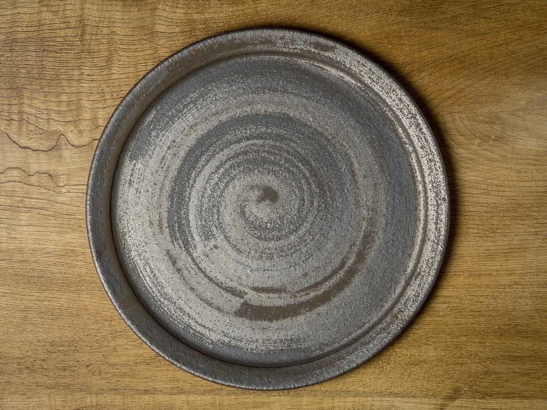 Rust-Colored 8-Inch Rimmed Plate (Flat Plate, Large Plate)