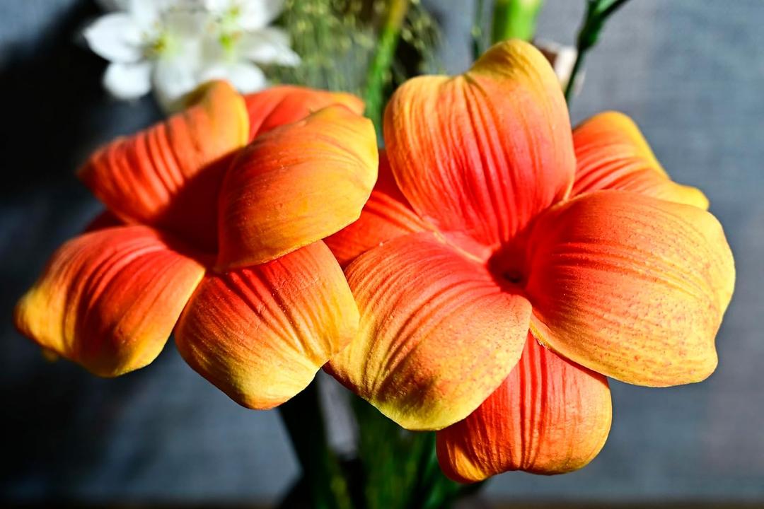 Birthday Gifts for Women 8pcs Orange Flowers PU Real Touch Flowers Women's Gifts for Christmas Artificial Flowers for DIY Birthday Gifts Wedding Gifts Home Decor Table Centerpiece (104)