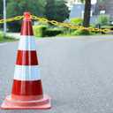 98.5ft Plastic Chain Links,0.3-Inch Thick Yellow Safety Barrier Link Weatherproof Durable Privacy Protection, Easy to Install,Ideal for Fence Home and Business