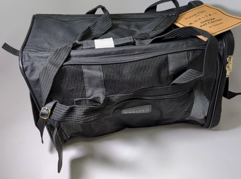 Sherpa 11721 Delta Deluxe Pet Carrier Medium Black
